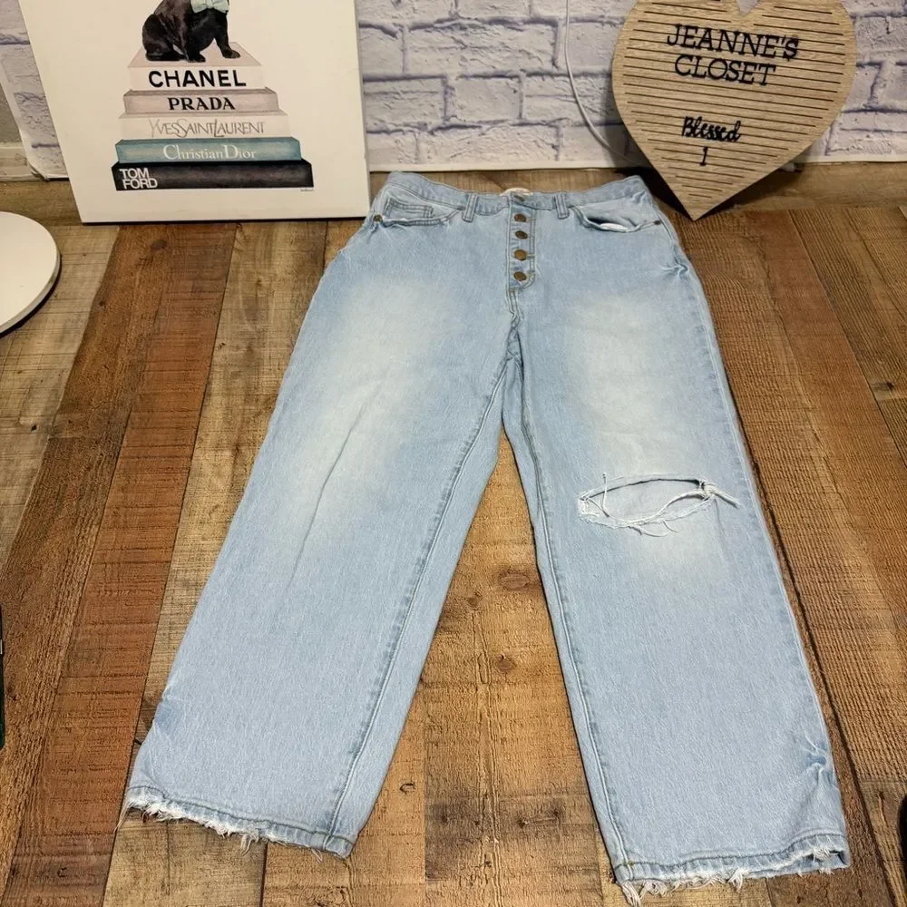 Universal Thread Women vintage straight Fit Ripped Denim Jeans, Light Blue